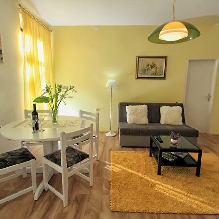 Bivium Apartman Otocsán Kültér fotó