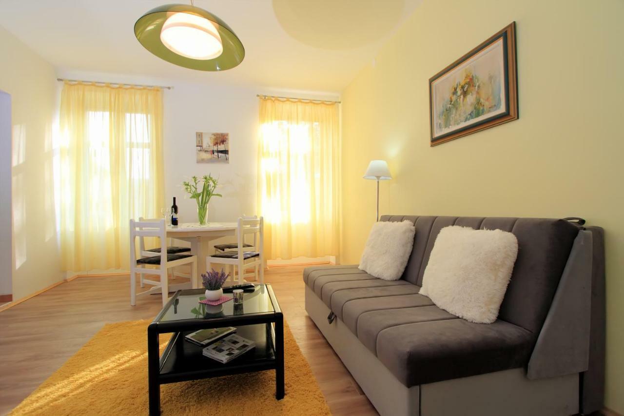 Bivium Apartman Otocsán Kültér fotó