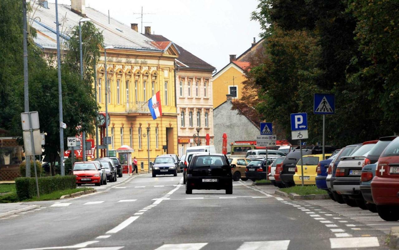Bivium Apartman Otocsán Kültér fotó